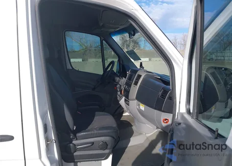 2016 Mercedes-Benz Sprinter 2500 High Roof из США, поврежденный, VIN WDZPE8CD1GP192415